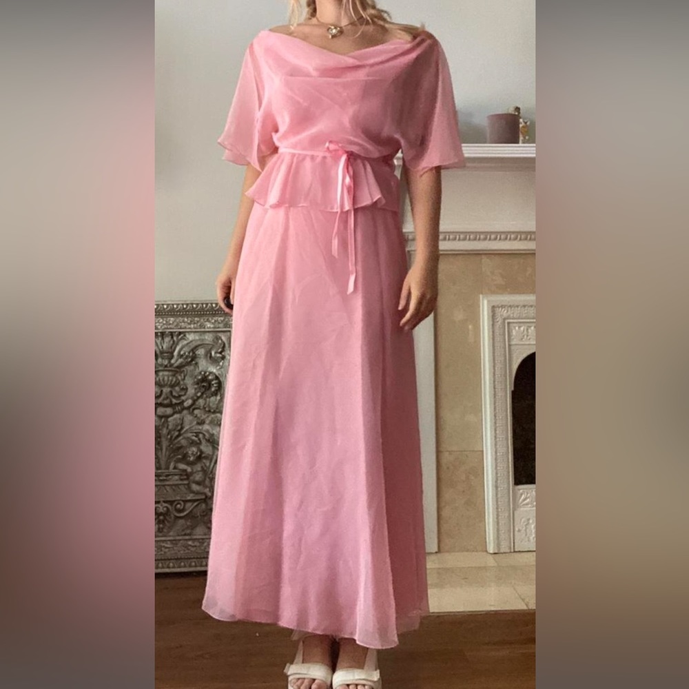 70's Pink Fairy Dress
Beautiful vintage 1970's soft pink gown made by the ilgwu.